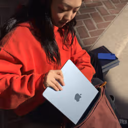 Apple MacBook Air Apple M M4 Ordinateur portable 34,5 cm (13.6") 16 Go 256 Go SSD Wi-Fi 6E (802.11ax) macOS Sequoia Beige - Vue supplémentaire 3