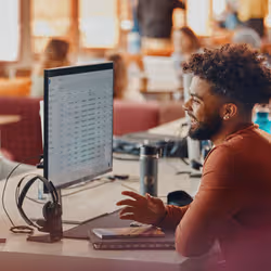 HP Poly Voyager Focus 2 Microsoft Teams Certified USB-C-C Headset +USB-C/A Adapter +Charging Stand Sans fil Arceau Bureau/Centre d'appels Bluetooth Socle de chargement Noir - Vue supplémentaire 5