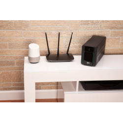 APC Easy UPS Interactivité de ligne 0,9 kVA 480 W 4 sortie(s) CA