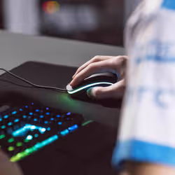 HyperX Pulsefire Surge souris Ambidextre USB Type-A Optique 16000 DPI - Vue supplémentaire 2