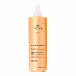 Fixez votre bronzage doré sur votre corps pour en profiter 15 jours de plus. Non seulement le lait après-soleil visage et corps Nuxe Sun prolonge la brillance du bronzage
