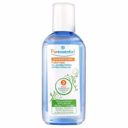 Le Gel hydro alcoolique Puressentiel Gel Antibactérien aux 3 Huiles Essentielles 80 ml a une triple action antibactérienne(1)