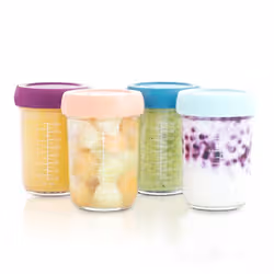 Manger dans de la belle vaisselle donne encore plus d’appétit. Le récipient alimentaire pour enfants Babymoov Bowls Glass est fait en matériau solide et de qualité