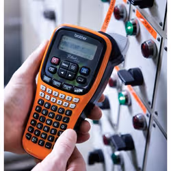 Brother PT-E100VP imprimante pour étiquettes Transfert thermique 180 x 180 DPI 20 mm/sec TZe ABC - Vue supplémentaire 4