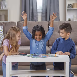 Monopoly Junior Electronique - Jeu De Societe Pour Enfants - Jeu De Plateau - Vue supplémentaire 5