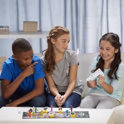 Cluedo Junior - Jeu De Societe - Jeu De Plateau - Le Mystère Du Jouet Cassé - Vue supplémentaire 5