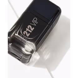 Carolina Herrera 212 VIP Black Eau De Parfum 50ml - Vue supplémentaire 4