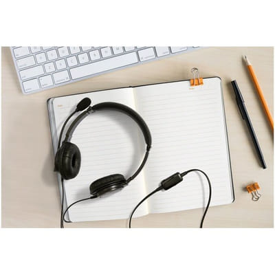 Kensington سماعة رأس كلاسيكية USB-A مع ضبط الميكروفون والتحكم في الصوت